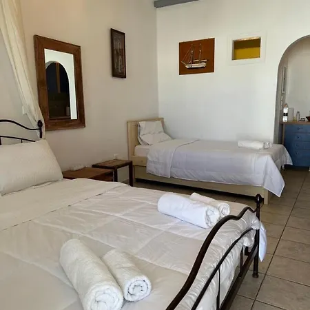 Harry's Naousa (Paros)